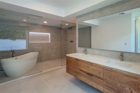 Casa en venta en Miami Beach, Florida, 4 dormitorios, 400.87 m2 № 2268715 - foto 3