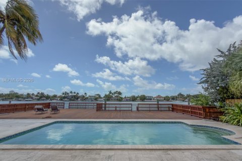 Casa en venta en Miami Beach, Florida, 4 dormitorios, 400.87 m2 № 2268715 - foto 22