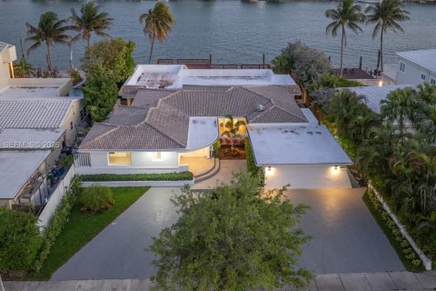Casa en venta en Miami Beach, Florida, 4 dormitorios, 400.87 m2 № 2268715 - foto 5