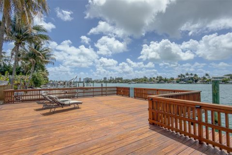 Casa en venta en Miami Beach, Florida, 4 dormitorios, 400.87 m2 № 2268715 - foto 26