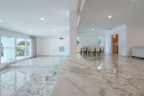 Casa en venta en Miami Beach, Florida, 4 dormitorios, 400.87 m2 № 2268715 - foto 23
