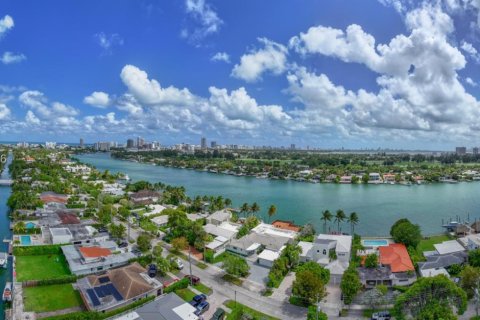 Casa en venta en Miami Beach, Florida, 4 dormitorios, 400.87 m2 № 2268715 - foto 16