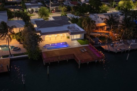 Casa en venta en Miami Beach, Florida, 4 dormitorios, 400.87 m2 № 2268715 - foto 8