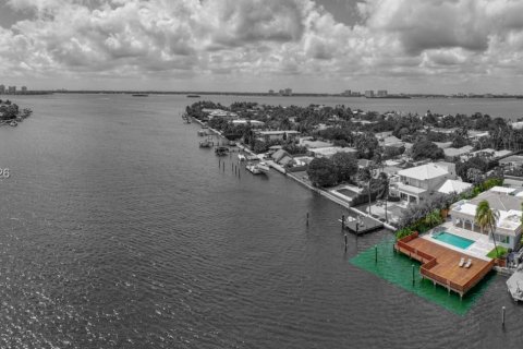 Casa en venta en Miami Beach, Florida, 4 dormitorios, 400.87 m2 № 2268715 - foto 10