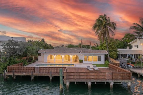 Casa en Miami Beach, Florida 4 dormitorios, 400.87 m2 № 2268715