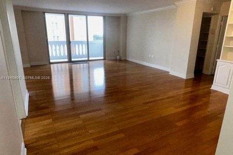 Condo in Coral Gables, Florida, 2 bedrooms  № 2003364 - photo 2