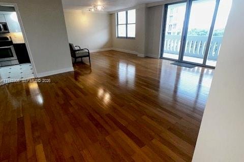 Condo in Coral Gables, Florida, 2 bedrooms  № 2003364 - photo 4