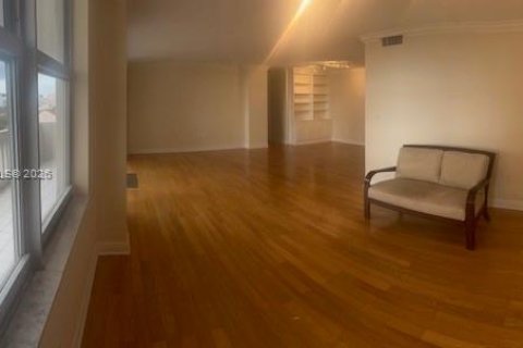 Condo in Coral Gables, Florida, 2 bedrooms  № 2003364 - photo 7