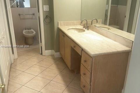 Condo in Coral Gables, Florida, 2 bedrooms  № 2003364 - photo 13