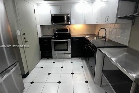 Condo in Coral Gables, Florida, 2 bedrooms  № 2003364 - photo 8