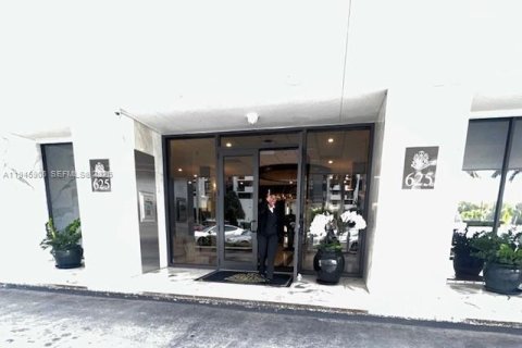 Condo in Coral Gables, Florida, 2 bedrooms  № 2003364 - photo 28