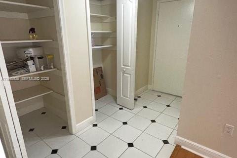 Condo in Coral Gables, Florida, 2 bedrooms  № 2003364 - photo 5