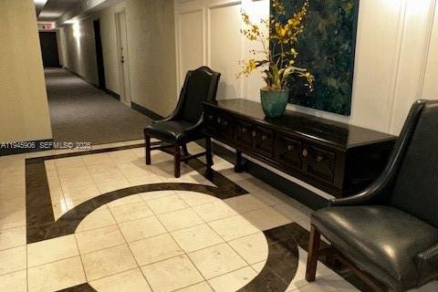 Condo in Coral Gables, Florida, 2 bedrooms  № 2003364 - photo 25