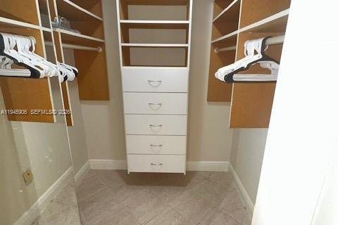 Condo in Coral Gables, Florida, 2 bedrooms  № 2003364 - photo 16