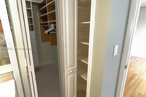 Condo in Coral Gables, Florida, 2 bedrooms  № 2003364 - photo 15