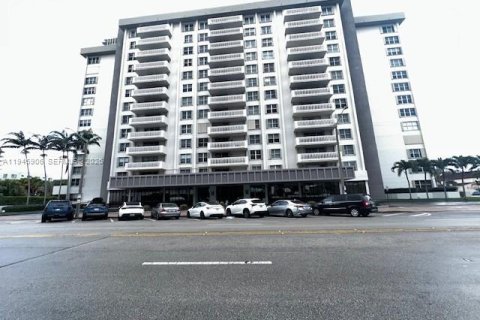 Condo in Coral Gables, Florida, 2 bedrooms  № 2003364 - photo 30