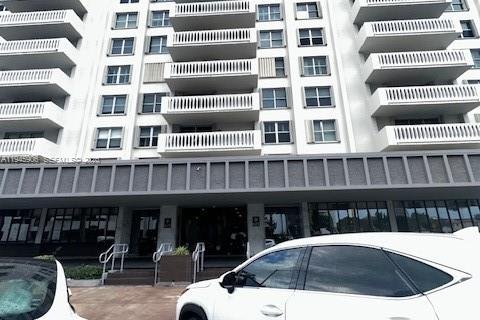 Condo in Coral Gables, Florida, 2 bedrooms  № 2003364 - photo 29