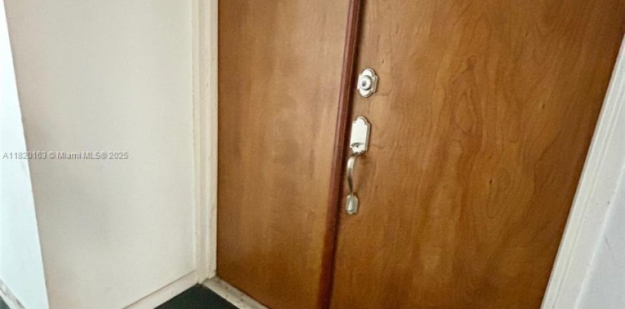 Condo in Miami, Florida, 2 bedrooms № 1784056