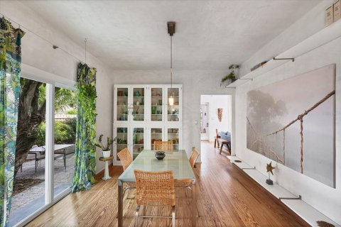 House in Sarasota, Florida 2 bedrooms, 109.07 sq.m. № 2235634 - photo 17