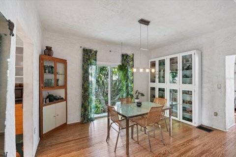 House in Sarasota, Florida 2 bedrooms, 109.07 sq.m. № 2235634 - photo 18