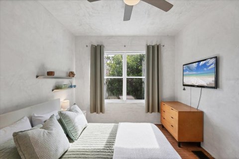 House in Sarasota, Florida 2 bedrooms, 109.07 sq.m. № 2235634 - photo 20