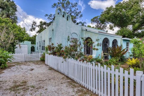 House in Sarasota, Florida 2 bedrooms, 109.07 sq.m. № 2235634 - photo 2