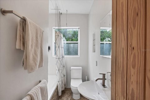 House in Sarasota, Florida 2 bedrooms, 109.07 sq.m. № 2235634 - photo 22