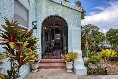 House in Sarasota, Florida 2 bedrooms, 109.07 sq.m. № 2235634 - photo 3