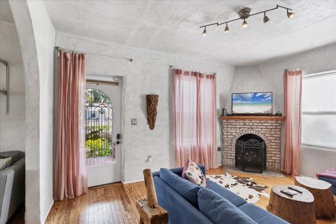 House in Sarasota, Florida 2 bedrooms, 109.07 sq.m. № 2235634 - photo 6