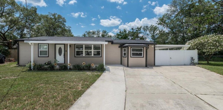 House in Jacksonville, Florida 5 bedrooms, 127.83 sq.m. № 769598