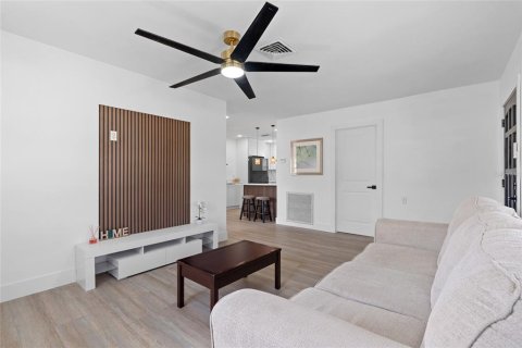 Casa en venta en Saint Petersburg, Florida, 3 dormitorios, 101.36 m2 № 1884626 - foto 5