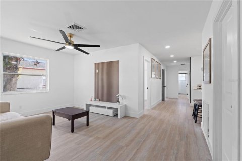 Casa en venta en Saint Petersburg, Florida, 3 dormitorios, 101.36 m2 № 1884626 - foto 8