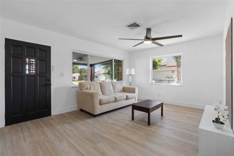 Casa en venta en Saint Petersburg, Florida, 3 dormitorios, 101.36 m2 № 1884626 - foto 7