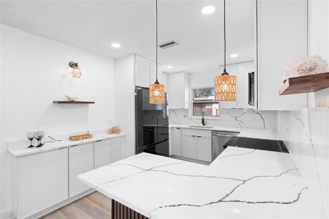 Casa en venta en Saint Petersburg, Florida, 3 dormitorios, 101.36 m2 № 1884626 - foto 10