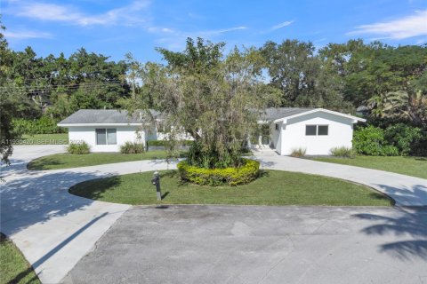 Снять в аренду виллу или дом в Пайнкрест, Флорида 4 спальни, 168.9м2, № 1998450 - фото 3