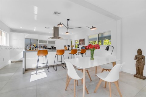 Снять в аренду виллу или дом в Пайнкрест, Флорида 4 спальни, 168.9м2, № 1998450 - фото 8