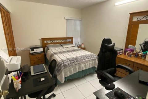 Condominio en alquiler en Miami, Florida, 3 dormitorios, 106.84 m2 № 2011655 - foto 20