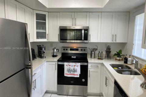 Condominio en alquiler en Miami, Florida, 3 dormitorios, 106.84 m2 № 2011655 - foto 7