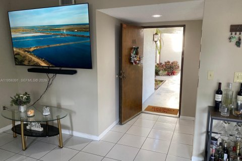 Condominio en alquiler en Miami, Florida, 3 dormitorios, 106.84 m2 № 2011655 - foto 10