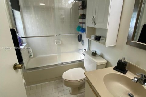 Condominio en alquiler en Miami, Florida, 3 dormitorios, 106.84 m2 № 2011655 - foto 15