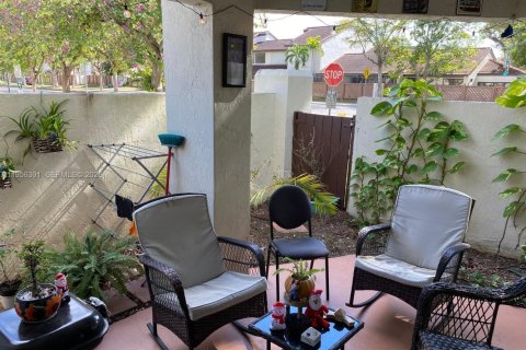 Condominio en alquiler en Miami, Florida, 3 dormitorios, 106.84 m2 № 2011655 - foto 12