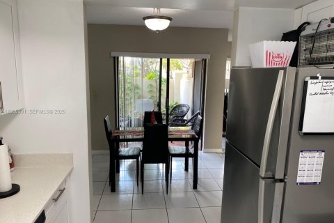 Condominio en alquiler en Miami, Florida, 3 dormitorios, 106.84 m2 № 2011655 - foto 8