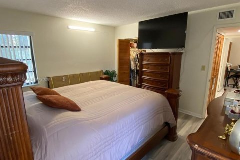 Condominio en alquiler en Miami, Florida, 3 dormitorios, 106.84 m2 № 2011655 - foto 25