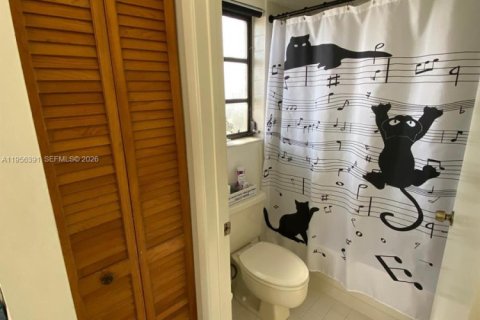 Condominio en alquiler en Miami, Florida, 3 dormitorios, 106.84 m2 № 2011655 - foto 28