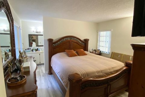 Condominio en alquiler en Miami, Florida, 3 dormitorios, 106.84 m2 № 2011655 - foto 24