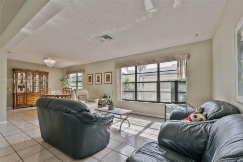 Casa en venta en Miami, Florida, 2 dormitorios, 118.36 m2 № 1848278 - foto 6