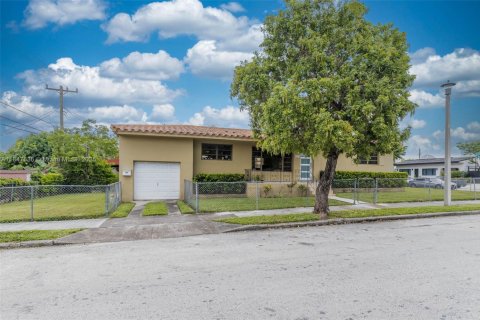 Casa en venta en Miami, Florida, 2 dormitorios, 118.36 m2 № 1848278 - foto 25