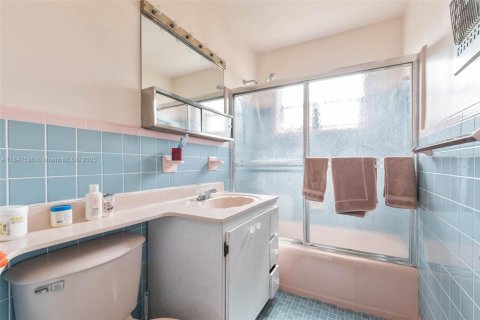 Casa en venta en Miami, Florida, 2 dormitorios, 118.36 m2 № 1848278 - foto 15