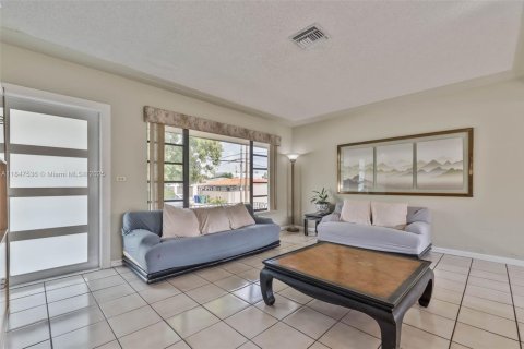 Casa en venta en Miami, Florida, 2 dormitorios, 118.36 m2 № 1848278 - foto 4