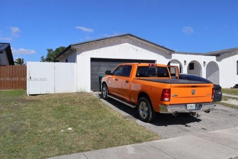 Casa en venta en Miami, Florida, 3 dormitorios, 153.38 m2 № 1993703 - foto 6